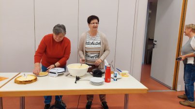 Wandern-Basteln-Kaffee-Kuchen-Waffeln