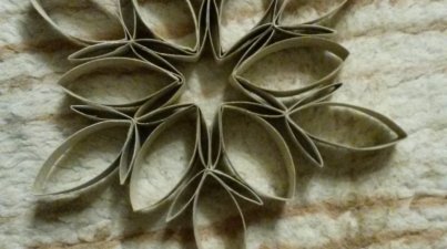 Stern, bestehend aus dem Innenteil der Küchenrolle