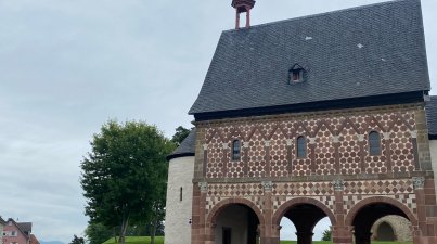 Das Kloster Lorsch war eine Benediktinerabtei in Lorsch im Kreis Bergstraße. Es wurde 764 gegründet und war bis zum hohen Mittelalter als Reichskloster ein Macht-, Geistes- und Kulturzentrum.